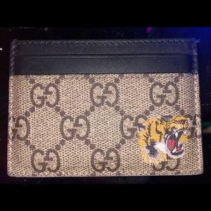 Gucci tiger supreme card holder GG